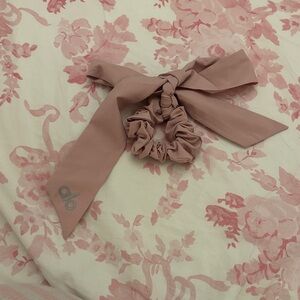 ALO Yoga Pink Hair Scrunchie Set